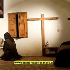 La imagen puede contener: una o varias personas e interior